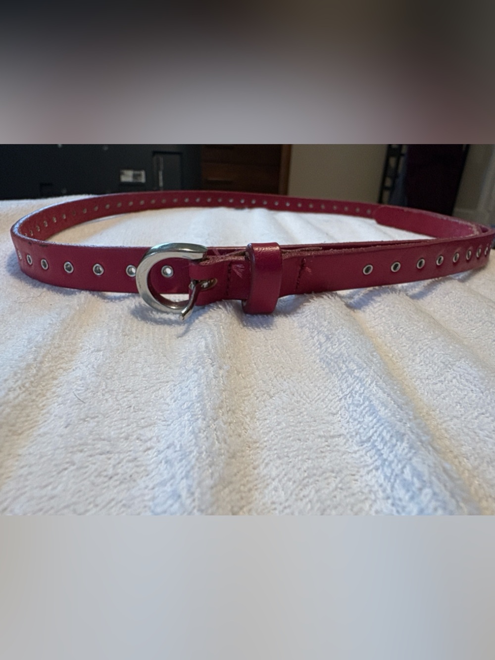 Vintage /Retro Red Skinny grommet/eyelet belt, fits 37–40” waist